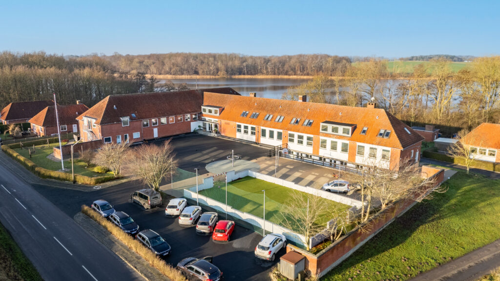 Hjemmet i Futuris set fra oven med drone.